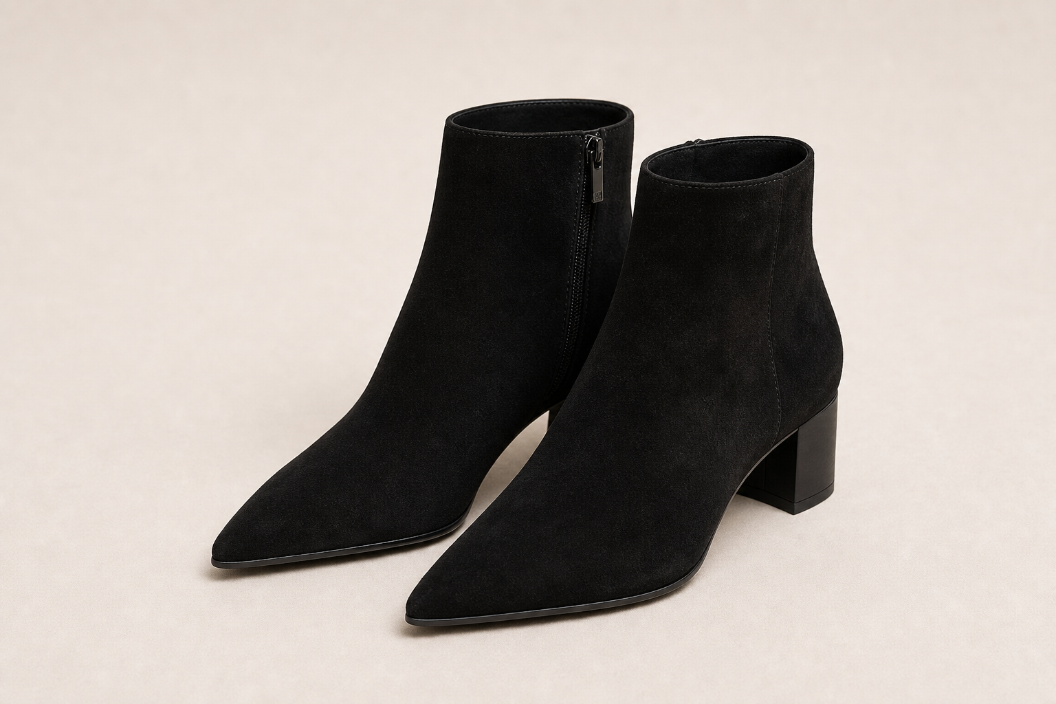 Bottines suède noir bout pointu